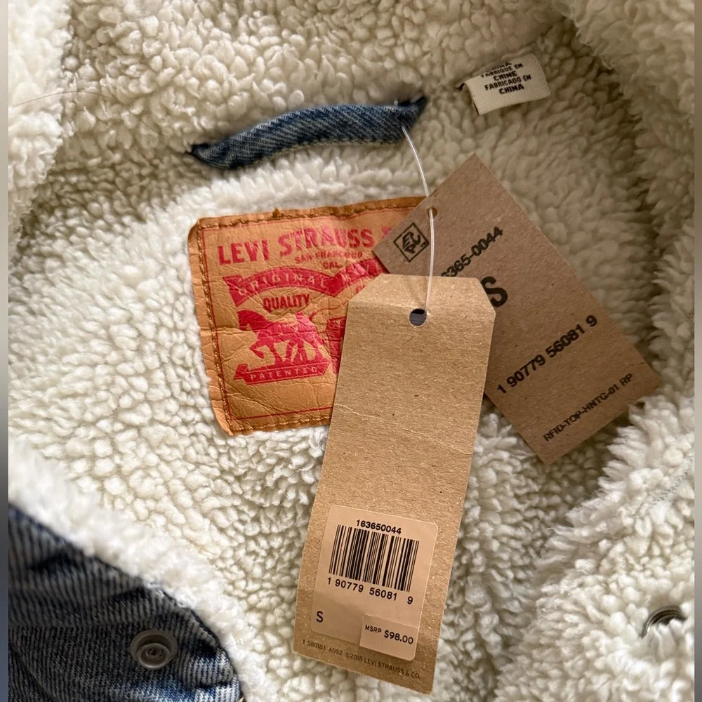 Levi's Men's Light Blue Denim Jacket with Sherpa Collar - Picture 4 of 4